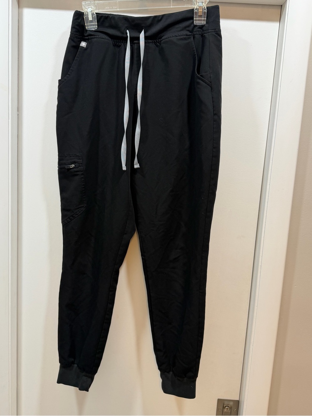 FIGS Woman's Black High Rise Jogger Scrub - Medium